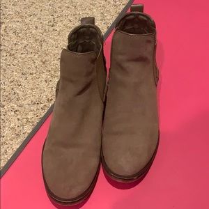 Steve Madden Tan suede booties